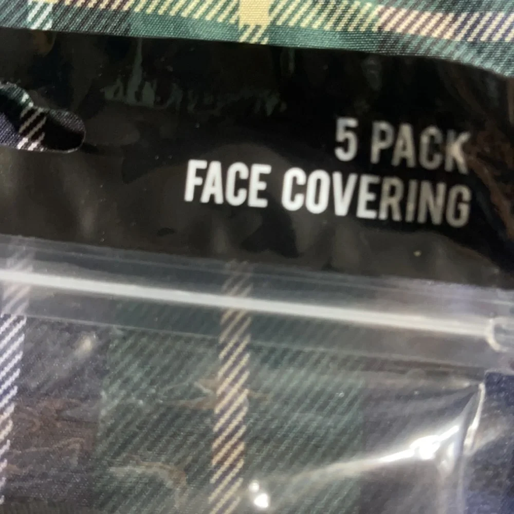 New sealed set/5 paw love face masks